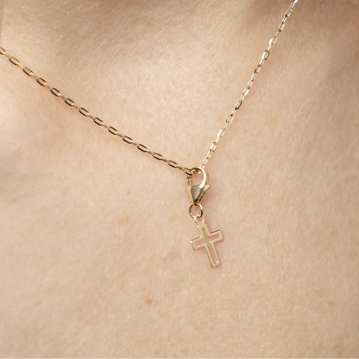 14ct Yellow Gold Cross charm pendan