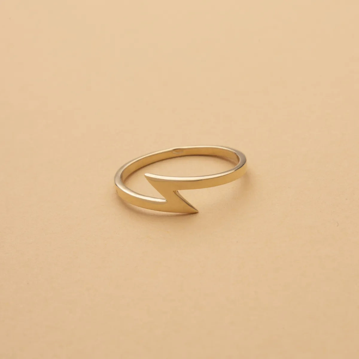 14ct Yellow gold ring with minimalist design